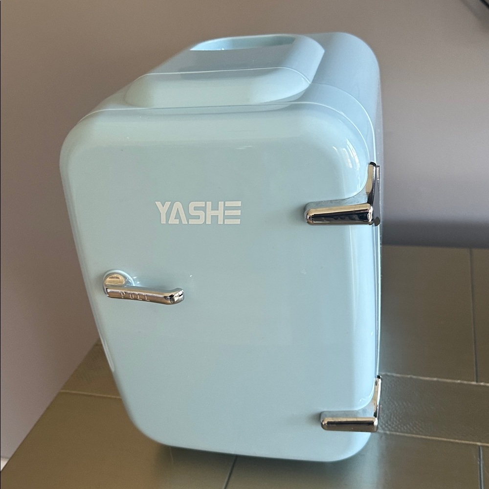Portable mini fridge | small refrigerator for skincare, makeup or drink